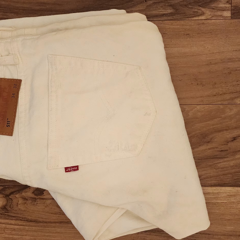 Levi's White Relaxed Jeans
